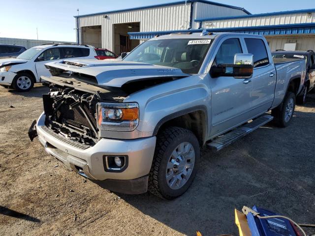 1GT12UEY8JF113598 - 2018 GMC SIERRA K2500 DENALI SILVER photo 1