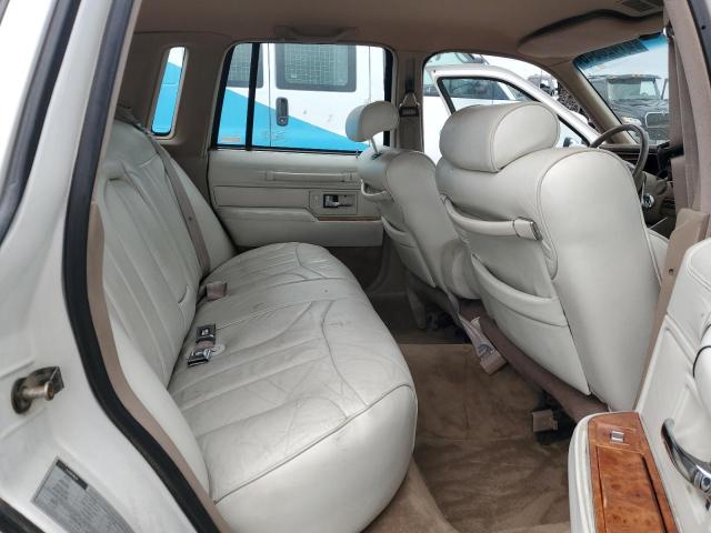 1LNLM82W7PY742162 - 1993 LINCOLN TOWN CAR SIGNATURE Weiß Foto 10