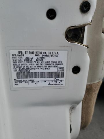 1LNLM82W7PY742162 - 1993 LINCOLN TOWN CAR SIGNATURE Weiß Foto 12