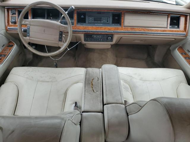 1LNLM82W7PY742162 - 1993 LINCOLN TOWN CAR SIGNATURE Weiß Foto 8