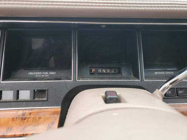 1LNLM82W7PY742162 - 1993 LINCOLN TOWN CAR SIGNATURE Weiß Foto 9