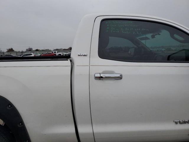 5TFJV52178X003103 - 2008 TOYOTA TUNDRA WHITE photo 10