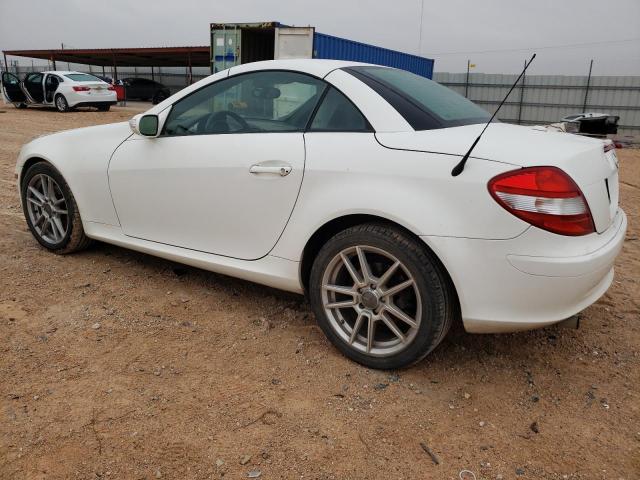 WDBWK54F57F141569 - 2007 MERCEDES-BENZ SLK 280 WHITE photo 2