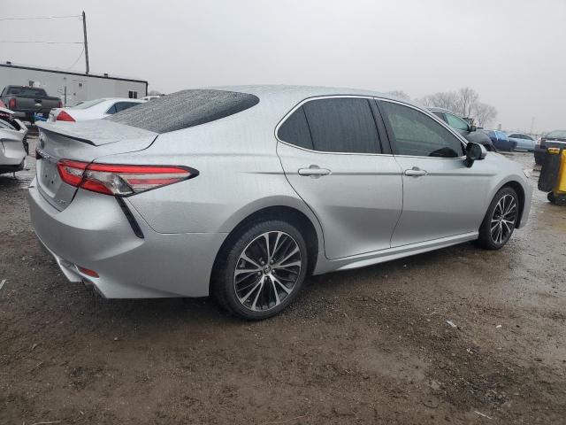 JTNB11HK0J3019810 - 2018 TOYOTA CAMRY L 银色 照片 3