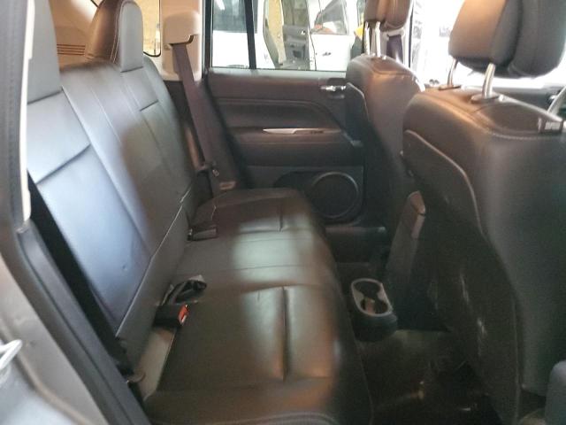 1C4NJDEB6GD764376 - 2016 JEEP COMPASS LATITUDE Күміс фото 11