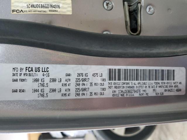 1C4NJDEB6GD764376 - 2016 JEEP COMPASS LATITUDE Күміс фото 13