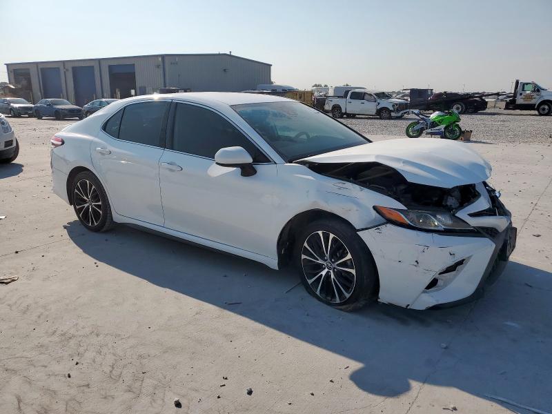 4T1G11AK6LU924257 - 2020 TOYOTA CAMRY SE WHITE photo 4