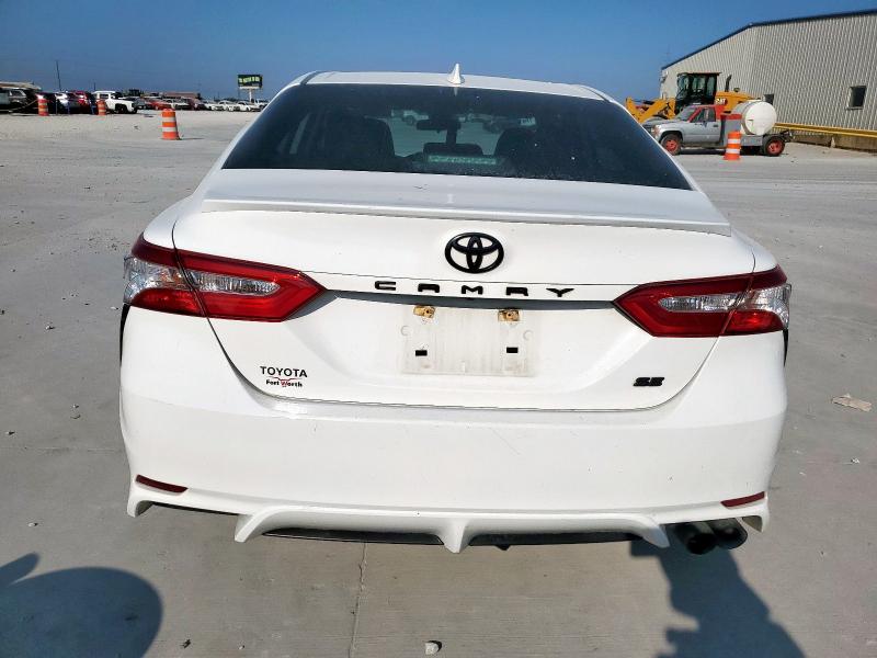 4T1G11AK6LU924257 - 2020 TOYOTA CAMRY SE WHITE photo 6