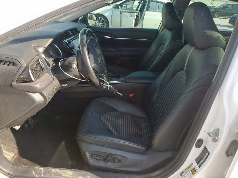 4T1G11AK6LU924257 - 2020 TOYOTA CAMRY SE WHITE photo 7