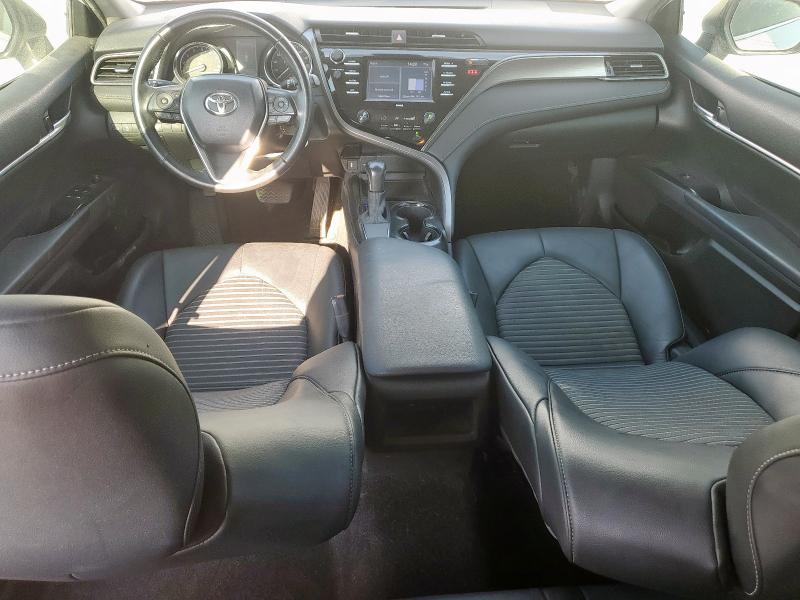 4T1G11AK6LU924257 - 2020 TOYOTA CAMRY SE WHITE photo 8