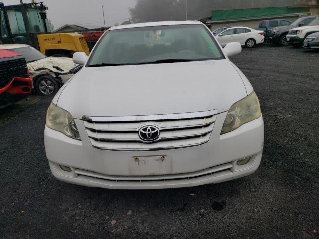 4T1BK36B45U041322 - 2005 TOYOTA AVALON XL WHITE photo 5