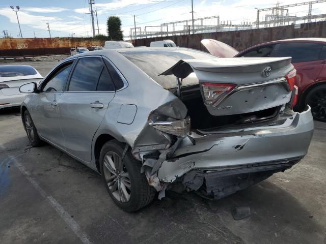4T1BF1FK1GU245961 - 2016 TOYOTA CAMRY LE Gümüş foto 2