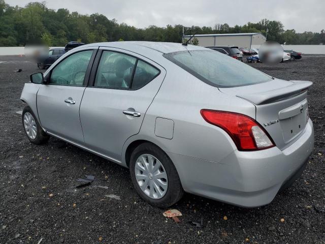 3N1CN7AP9KL827118 - 2019 NISSAN VERSA S ვერცხლისფერი ფოტო 2