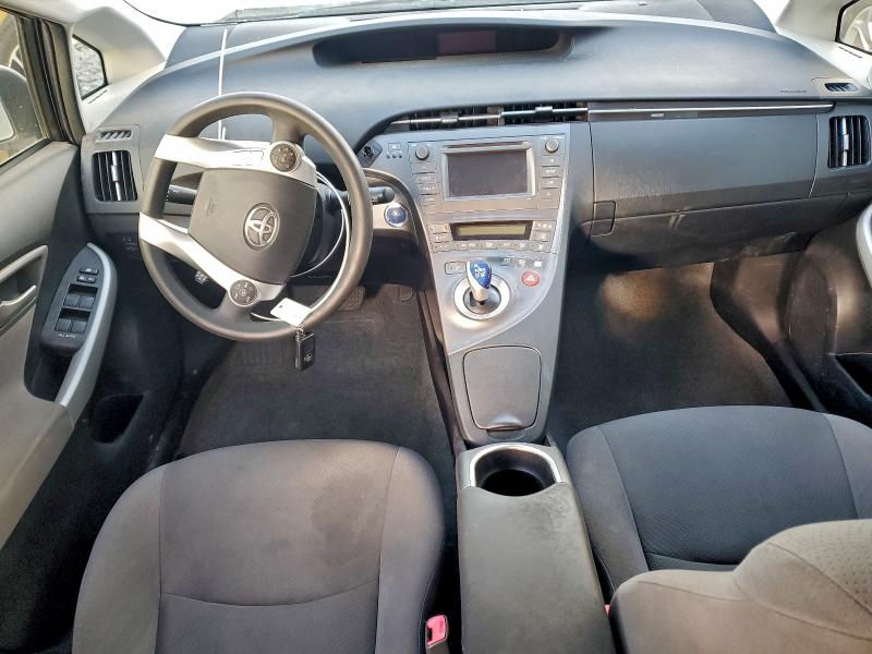 JTDKN3DU4D5540954 - 2013 TOYOTA PRIUS WHITE photo 8