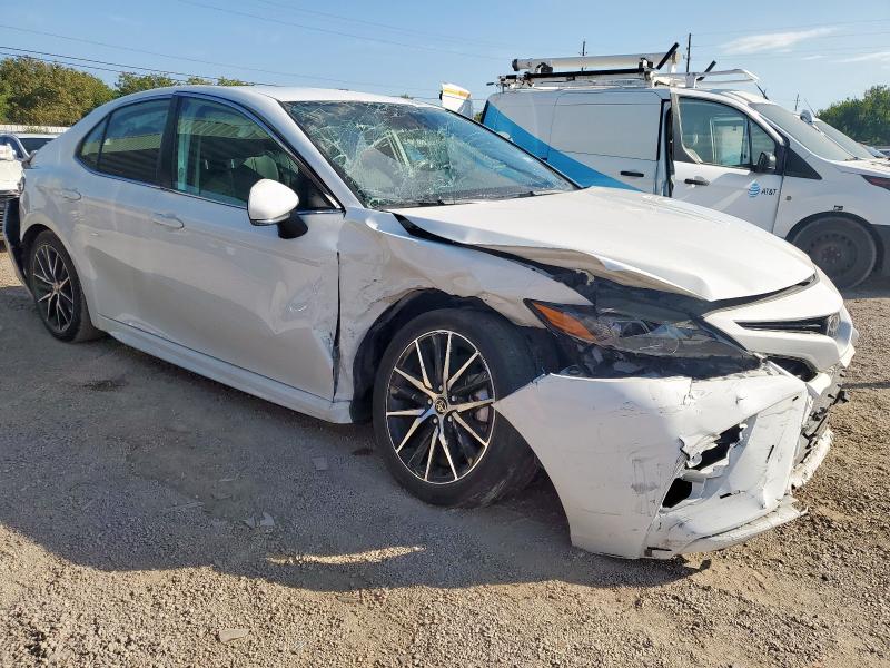 4T1G11AK2RU902670 - 2024 TOYOTA CAMRY SE NIGHT SHADE WHITE photo 4