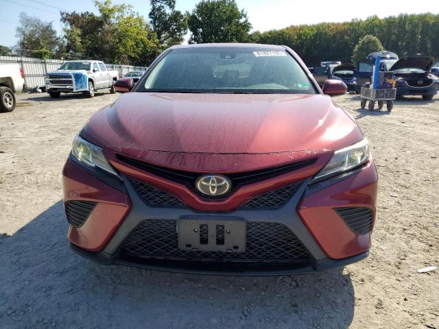 4T1B11HK1JU530677 - 2018 TOYOTA CAMRY L RED photo 5