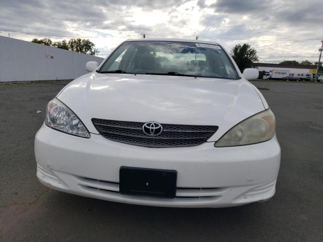 4T1BE32K92U111356 - 2002 TOYOTA CAMRY LE თეთრი ფოტო 5