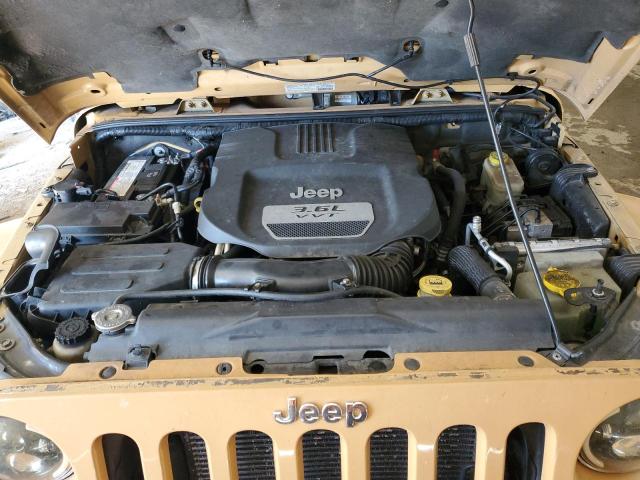 1C4BJWEG9DL620915 - 2013 JEEP WRANGLER U SAHARA أسمر صورة 11