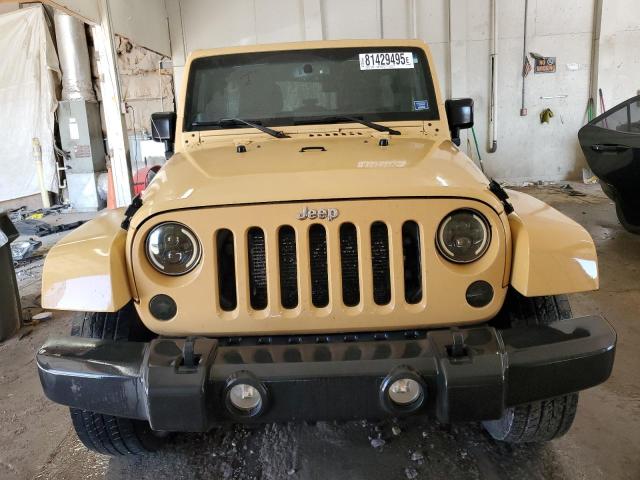 1C4BJWEG9DL620915 - 2013 JEEP WRANGLER U SAHARA أسمر صورة 5