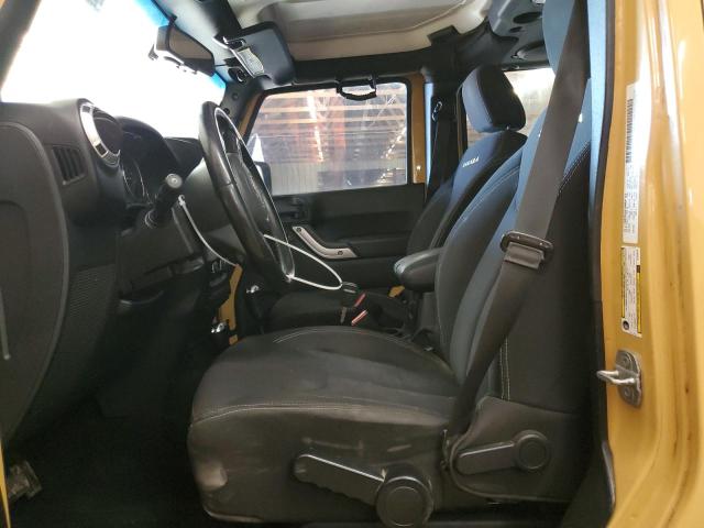 1C4BJWEG9DL620915 - 2013 JEEP WRANGLER U SAHARA أسمر صورة 7