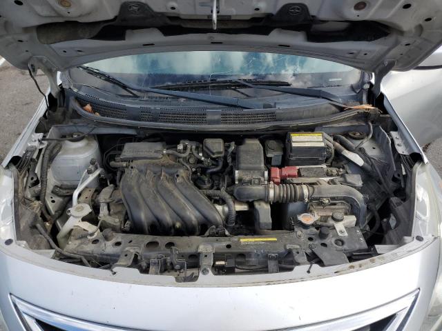 3N1CN7AP6FL853830 - 2015 NISSAN VERSA S ვერცხლისფერი ფოტო 11