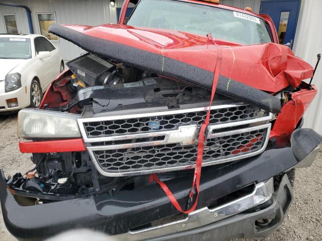 1GCHK24U95E284972 - 2005 CHEVROLET SILVERADO K2500 HEAVY DUTY RED photo 11