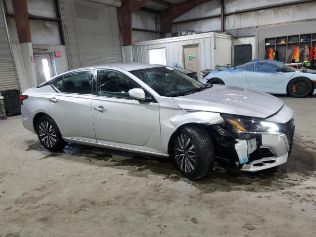 1N4BL4DV9PN396221 - 2023 NISSAN ALTIMA SV SILVER photo 4