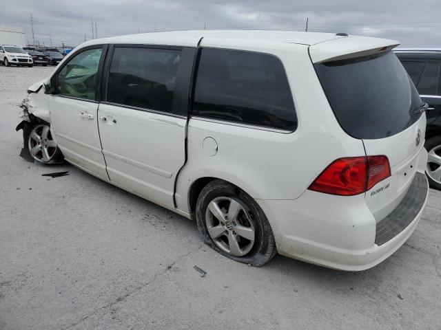 2V4RW3D1XAR158899 - 2010 VOLKSWAGEN ROUTAN SE WHITE photo 2