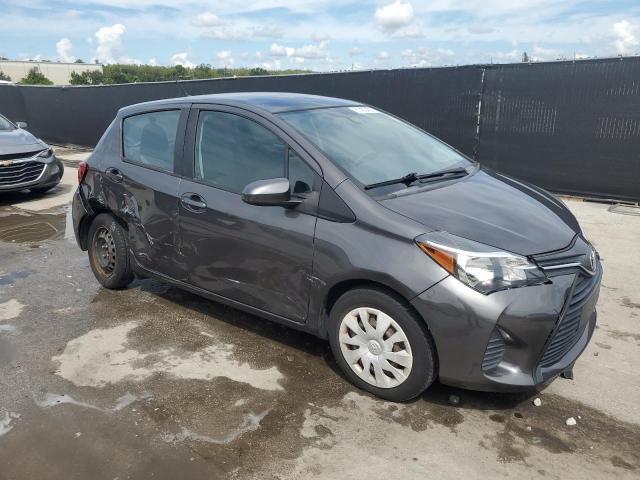 VNKKTUD30HA080599 - 2017 TOYOTA YARIS L ნაცრისფერი ფოტო 4