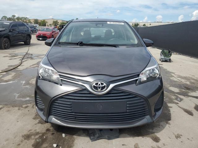 VNKKTUD30HA080599 - 2017 TOYOTA YARIS L ნაცრისფერი ფოტო 5