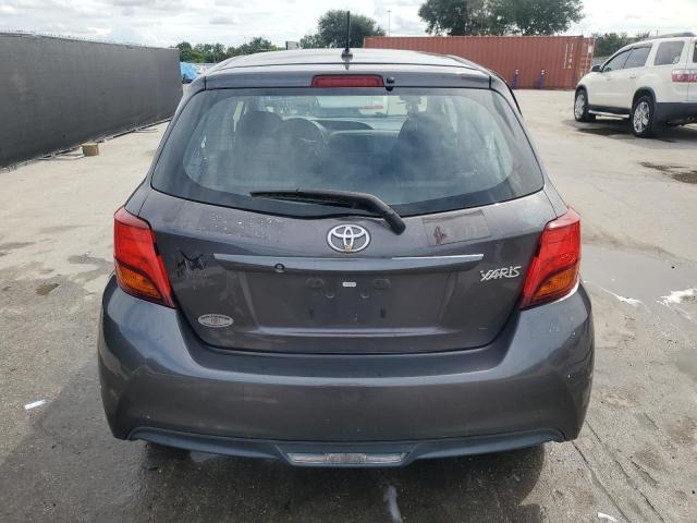 VNKKTUD30HA080599 - 2017 TOYOTA YARIS L ნაცრისფერი ფოტო 6