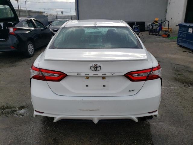 4T1G11AKXLU329802 - 2020 TOYOTA CAMRY SE WHITE photo 6