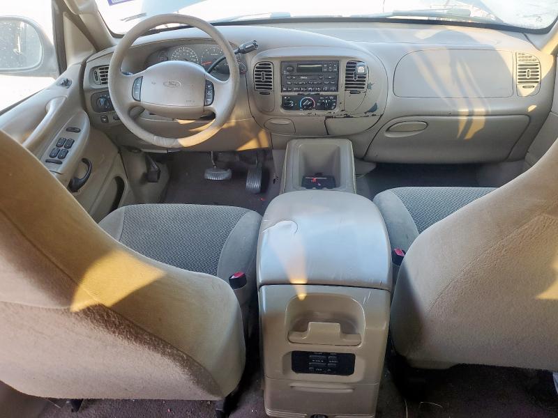 1FMRU1563YLB35929 - 2000 FORD EXPEDITION XLT BLUE photo 8