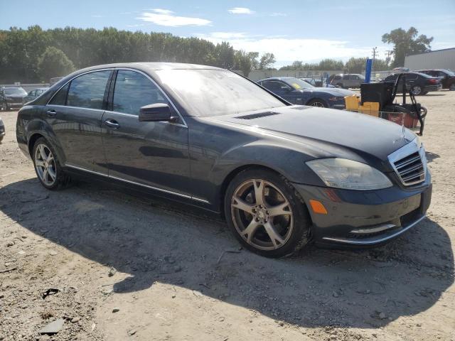 WDDNG8GB3BA370630 - 2011 MERCEDES-BENZ S 550 4MATIC BLACK photo 4