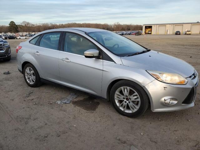 1FAHP3H25CL392987 - 2012 FORD FOCUS SEL SILVER photo 4