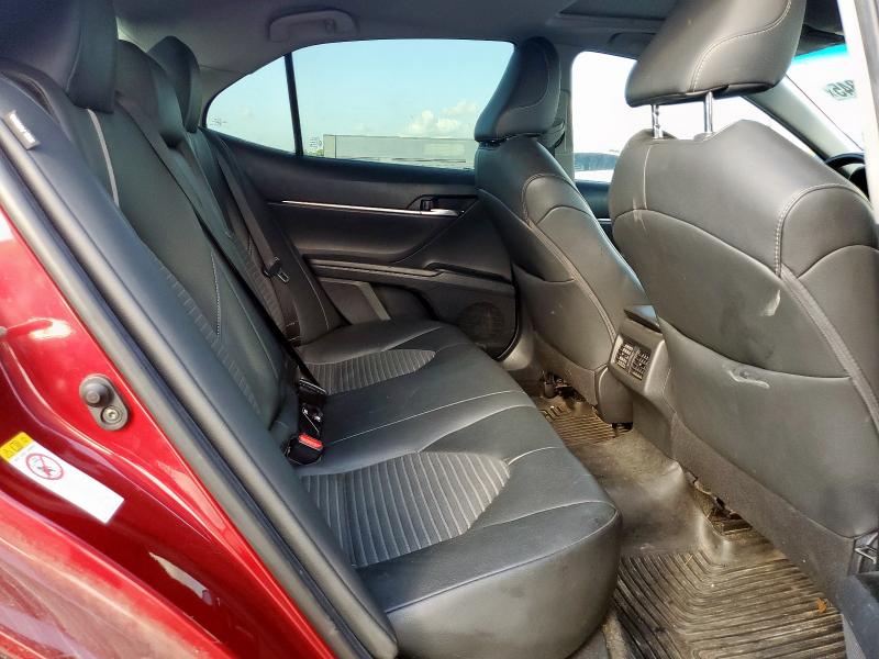 4T1B11HK7JU569628 - 2018 TOYOTA CAMRY L Rot Foto 10