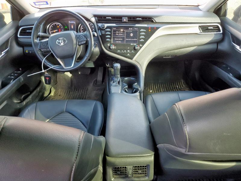 4T1B11HK7JU569628 - 2018 TOYOTA CAMRY L Rot Foto 8