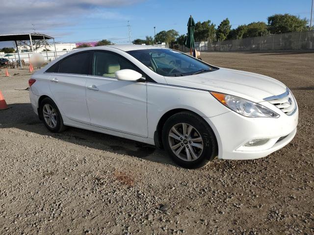 5NPEB4AC3DH670179 - 2013 HYUNDAI SONATA GLS WHITE photo 4