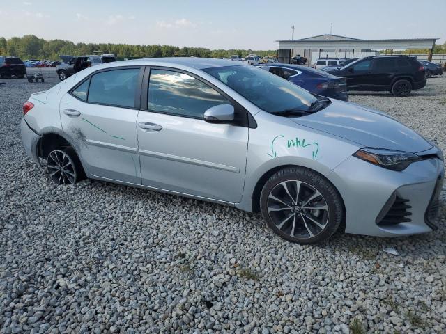 2T1BURHEXKC175642 - 2019 TOYOTA COROLLA L فضي صورة 4