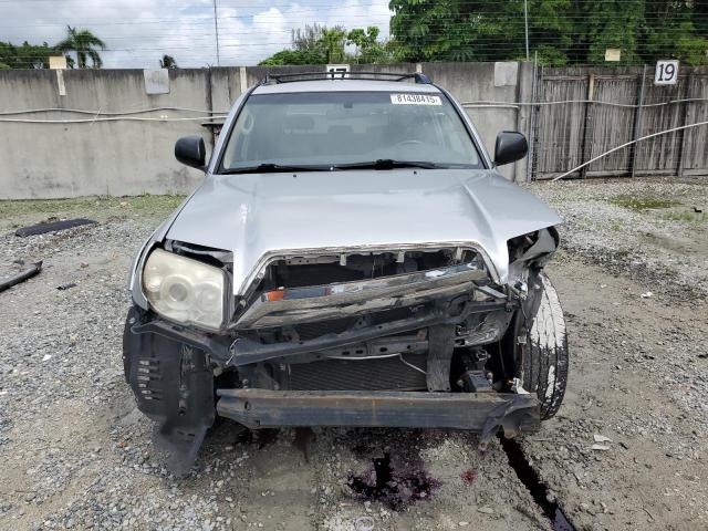JTEZU14R660082184 - 2006 TOYOTA 4RUNNER SR5 ვერცხლისფერი ფოტო 5