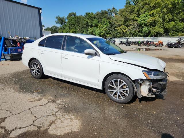 3VWDB7AJ1HM360184 - 2017 VOLKSWAGEN JETTA SE WHITE photo 4