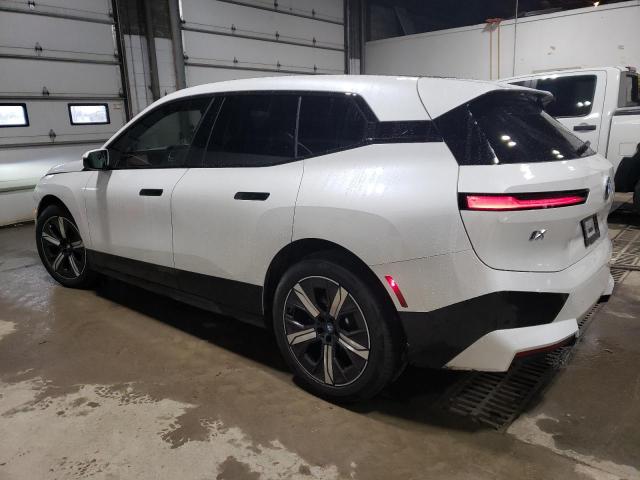 WB523CF05RCP93327 - 2024 BMW IX XDRIVE50 WHITE photo 2