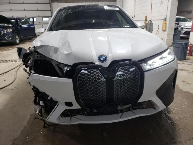 WB523CF05RCP93327 - 2024 BMW IX XDRIVE50 WHITE photo 5