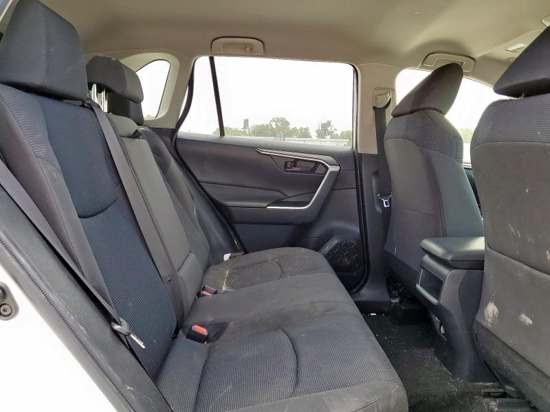 JTMH1RFV2KJ008783 - 2019 TOYOTA RAV4 LE WHITE photo 11