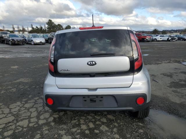 KNDJN2A29K7008853 - 2019 KIA SOUL SILVER photo 6