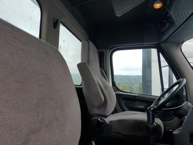 1FUJGEDV7DLFJ2583 - 2013 FREIGHTLINER CASCADIA 1 أبيض صورة 6