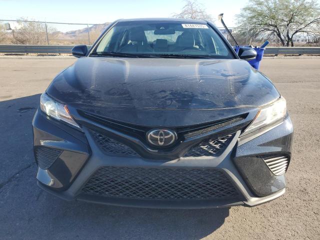 4T1B11HK9JU625570 - 2018 TOYOTA CAMRY L ლურჯი ფოტო 5