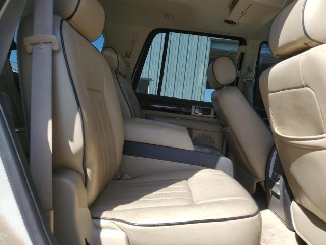 5LMFU28586LJ19036 - 2006 LINCOLN NAVIGATOR თეთრი ფოტო 11
