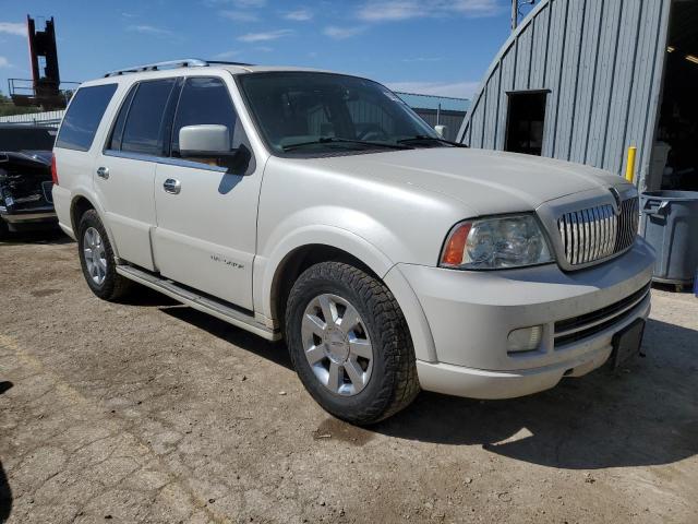 5LMFU28586LJ19036 - 2006 LINCOLN NAVIGATOR თეთრი ფოტო 4
