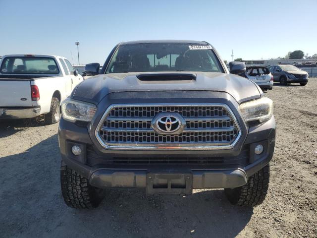 5TFCZ5AN0HX086651 - 2017 TOYOTA TACOMA DOUBLE CAB GRAY photo 5